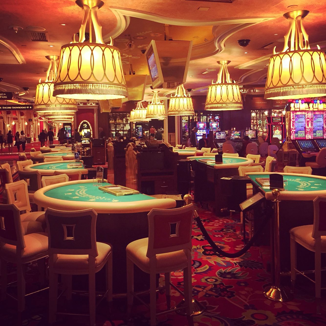 Quiet workspace for comparing casino options